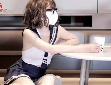 萝莉社.白丝制服无毛萝莉约见网友