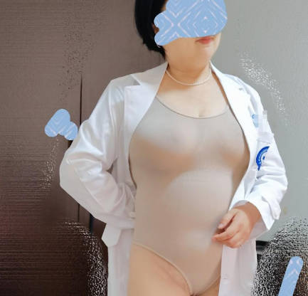 肥女医生52岁的舅妈像小母猪被我插得高潮乱叫