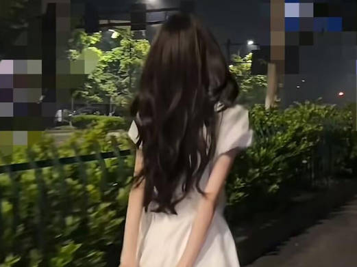 海角社区.颠勺大长腿表妹结果她潮喷弄坏了我的手机
