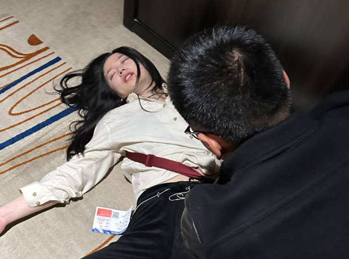 海角社区・喵咪老师被单男反复爆操・无套内射骚逼开合精液流出