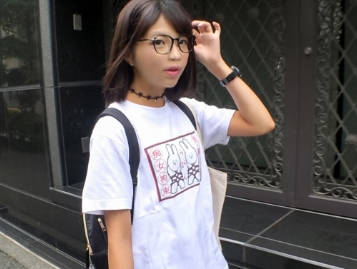 GANA-2126 マジ軟派、初撮。 1375 連敗続きの新宿ナンパで、目の前に現れたメガネ女子！『痴女拘束』と書かれた特徴的なTシャツに、ミニスカから伸び