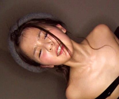 骑兵破解KTRA-378 Aカップの貧乳美少女2 10人連続SEX 8時間2枚組