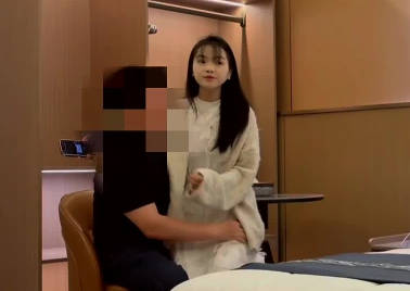 杏吧.今天约了个18岁清纯漂亮的越南小妹-越少了
