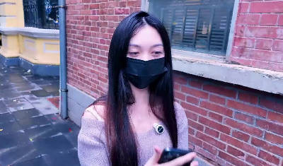 周慕云ZMY-012彼女の街角新人摄像师的扫街日常