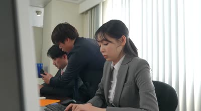 fns-031信頼していた上司に裏切られキメセク漬けで取引先にSEX上納された美人女子社員 時田亜美
