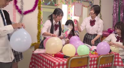 HUNTC-333 女子に囲まれて男はボク1人！？のハーレム王様ゲーム！2 文化祭の準备で残った放课后の教室でボクは拒否権无しの王様ゲームに强●参加！普段から…