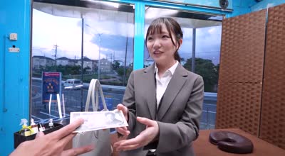 TOTTE-208 濡れグッチョ肉肉！全身ストッキングエステ皮膚呼吸できず窒息失神！ローションまみれで体験する性感発情マッサージで感度がバグってイキ潮噴射