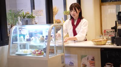 MIFD-485 新人 ミ〇ュ〇ン2つ星店で修行中の顔バレNGパティシエ素人娘 性欲強すぎて勢いでマスク取っちゃっておっぱい丸出し中出しAV debut！！ りんちゃん