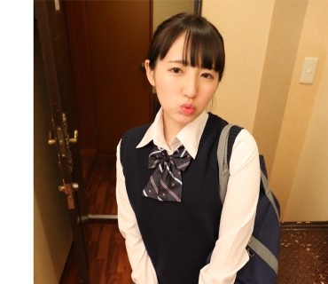 SRCN-043 パパ活ロリJ●は密着風呂でキモ～イおじさんに顔中べろべろ舐められ超絶イヤそうな顔をしていたのにおじさんの凄テクにマン汁溢れまくり