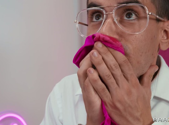 BRAZZERS2025-01-22哥特遇上极客