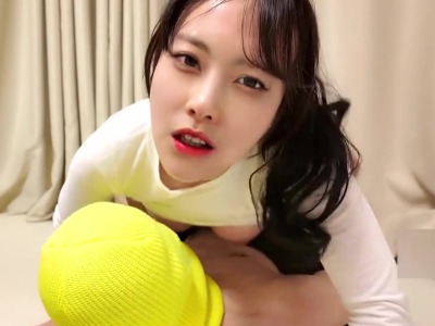 韩国骚女穿着紧身黑丝被硬扒内射精液流出-yoon