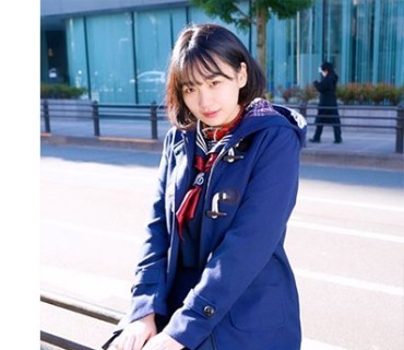 SRYA-041 【合法ロ●野外でリモバイ徘徊の巻】メンタルがヘラってる年頃の子ほどイージーに教育できるの草。そんな制服姿のままでリモバイINで街中