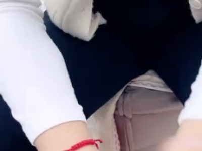 强上来借厕所的邻居小少妇