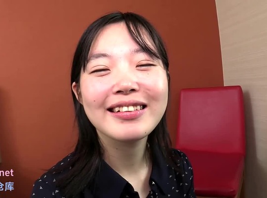 FC2PPV-4904762刚毛少女初尝狂插双喷高潮