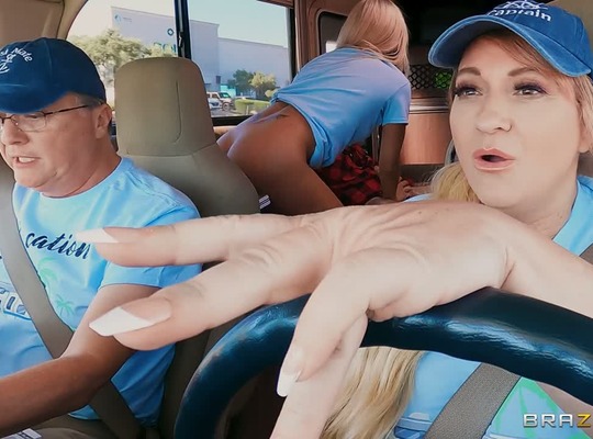 BRAZZERS2023-11-22搭他的阳具顺风车