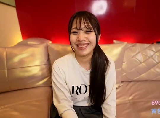 FC2PPV-4901019十八素人美白萌妹首尝中出满意沦
