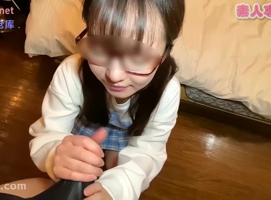 FC2PPV-4827213黑发眼镜妹认真羞态失守
