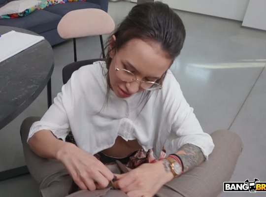 BANGBROS2026-06-16索菲娅骑乘被她的英语老师拉伸肛门