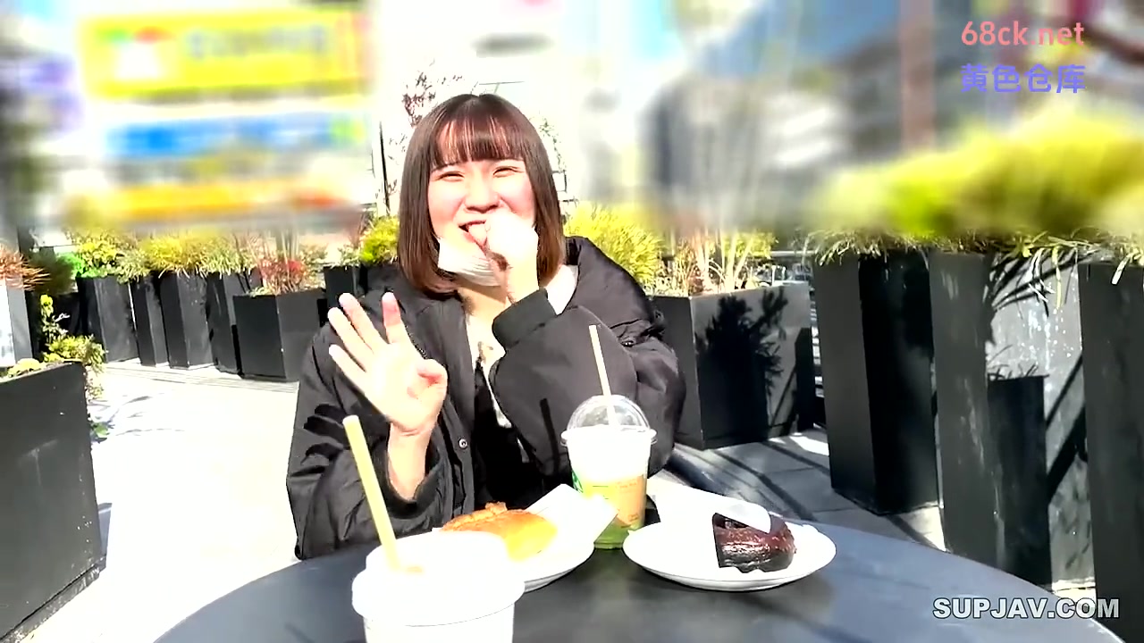 FC2PPV-3199558爱笑美少女咖啡约会酒店