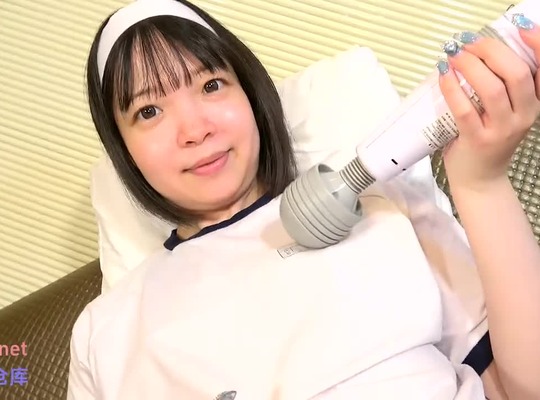 FC2PPV-4744003矮个贫乳美少女蓝装中出沦陷