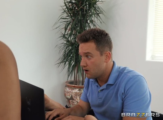 BRAZZERS2021-09-14在家办公中途狂欢节