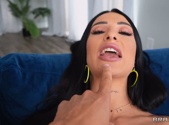 BRAZZERS2021-08-17霓虹梦终成真