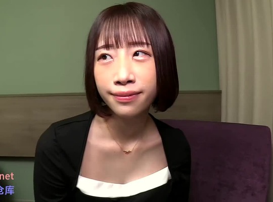 FC2PPV-4963391刚入职羞涩美少女狂舔双射失身
